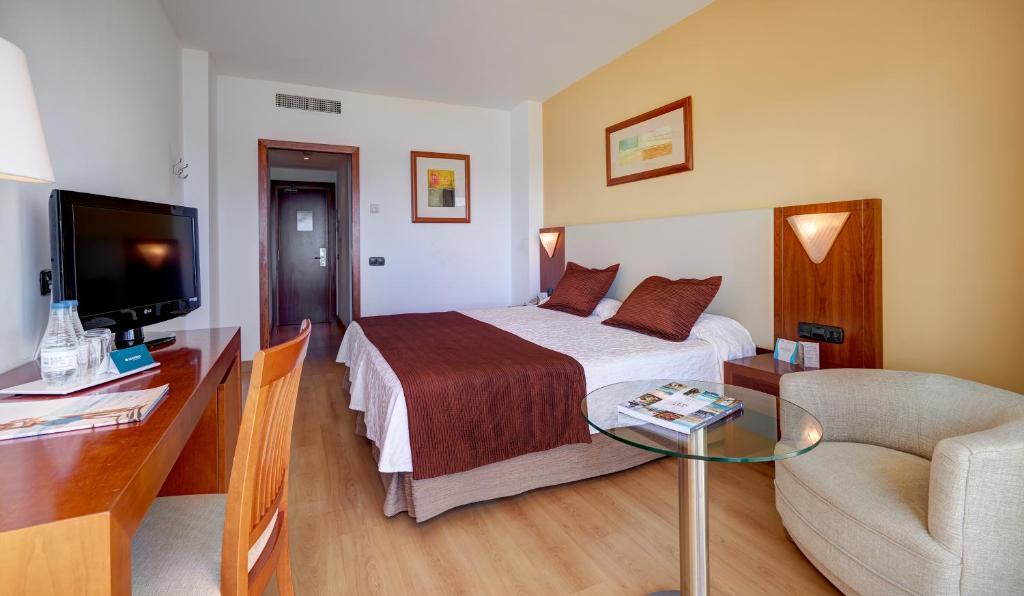 Cm Playa Del Moro Hotel Cala Millor  Ngoại thất bức ảnh
