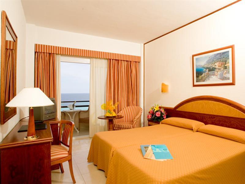 Cm Playa Del Moro Hotel Cala Millor  Ngoại thất bức ảnh